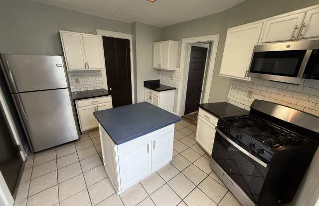 490 Linwood AvenueUnit 1 (Lower) Gallery 2