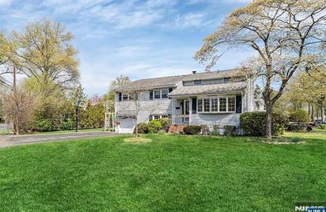 542 Nagle Street photos photos