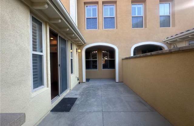 130 Chantilly Gallery 4