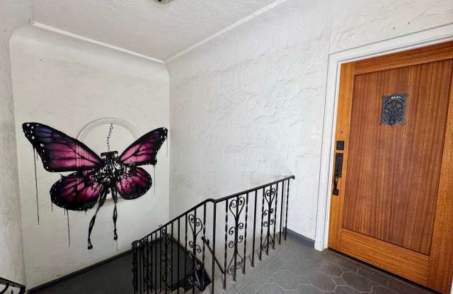 Gorgeous Remodeled Spanish 2+1.5 near the Grove Excellent location Gallery 3