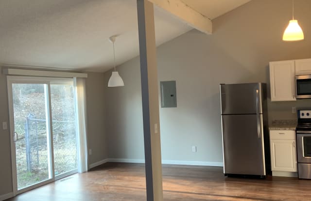 11202 College Ave - 11202 College Avenue, Kansas City, MO 64137