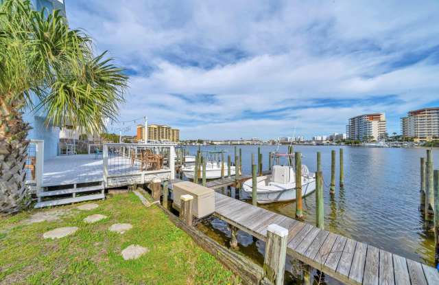 Charming 3-Story Townhome with Harbor Views and Deeded Beach Access! - 22 Moreno Point Road, Destin, FL 32541