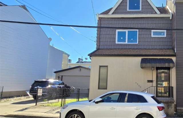 4560 Friendship Ave Gallery 2