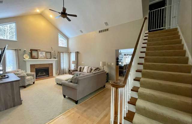 4054 Pine Lane - 4054 Pine Lane, Suamico, WI 54313 4054 Pine Lane - 4054 Pine Lane, Suamico, WI 54313