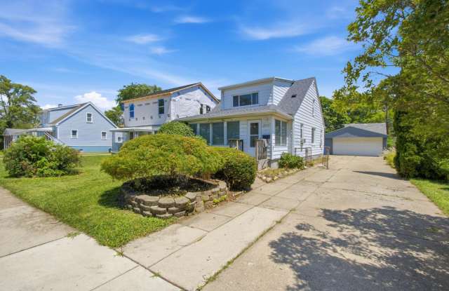 Huge Colonial, Granite counter, SS Appliances! Gallery 3