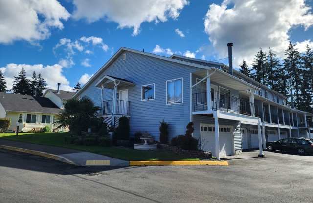 Lovely 2 bedroom 1.75 bath in gated community in Federal Way! - 319 South 327th Lane, Federal Way, WA 98003