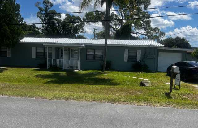 Great location two bedroom one bath with a garage Gallery 1