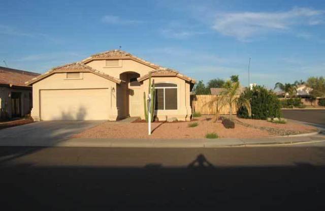 BEAUTIFUL 3BED, 2BATH HOME LOCATED NEAR 91ST AVE  BELL RD - 16589 North 91st Drive, Peoria, AZ 85382