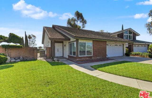2044 Foothill Drive Gallery 1
