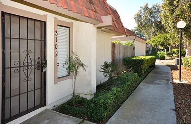 Lovely single level end unit in Tanglewood including Private Patio and Amenities!!! photos photos