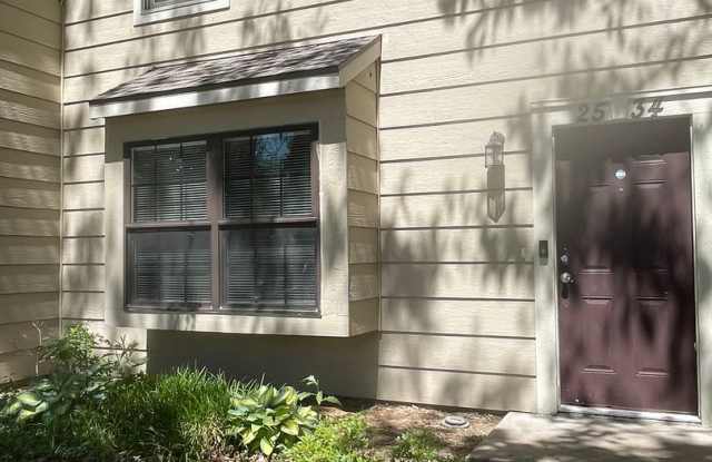 Great Townhome! Close to Campus! photos photos