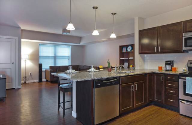 Grand & Finn Apartments - Student Housing Gallery 2