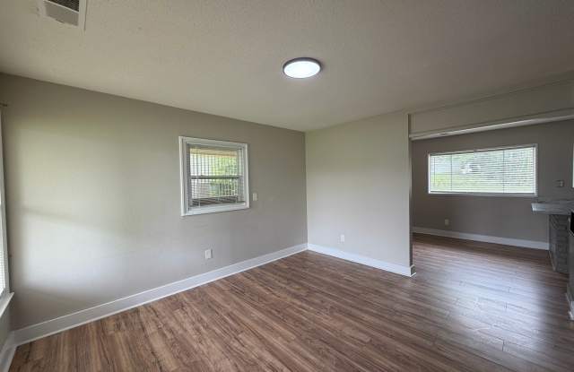 106 Whitney Avenue Northeast Gallery 2
