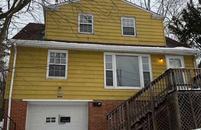3bd Single Cleveland Heights Section 8 - 3445 Meadowbrook Boulevard, Cleveland Heights, OH 44118