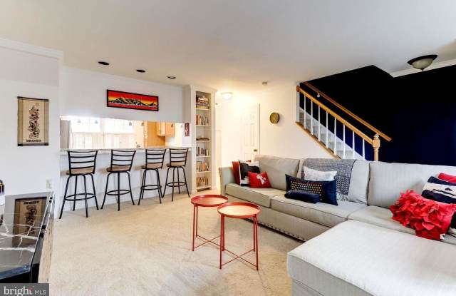 951 S SCOTT ST #2 Gallery 3
