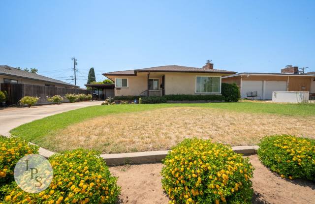 Fresno South East Home, 3BR/1BA, Built 1953 - Lots of Amenities! photos photos