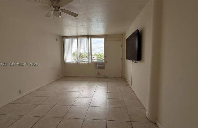 6484 Indian Creek Drive Gallery 4