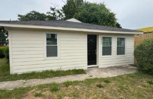 2212 Murchison Road Gallery 1