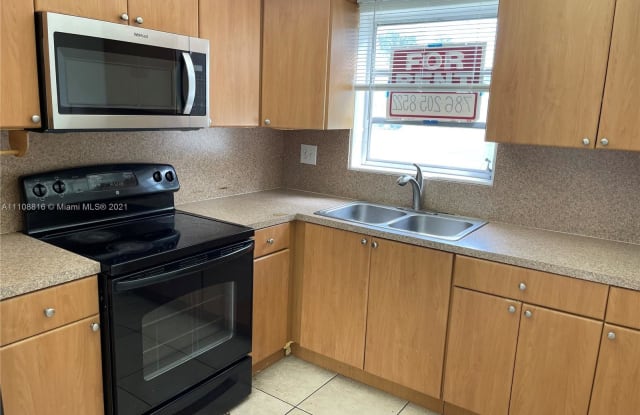 7670 SW 82nd St - 7670 SW 82nd St, Glenvar Heights, FL 33143