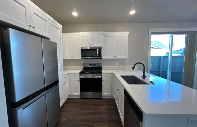 2 Bedroom / 2 Bathroom With Office - Duplex in the Luderman Crossing Community Gallery 4