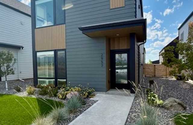 Single Family HOME with 3 Bedrooms 2 1/2 Bathrooms - Where Mountains meet you at upscale living! - 2957 South 27th Avenue, Bozeman, MT 59718