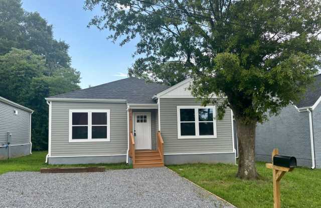 3 Bedroom 1 Bath Fully Renovated House- Lawn Care Included! photos photos