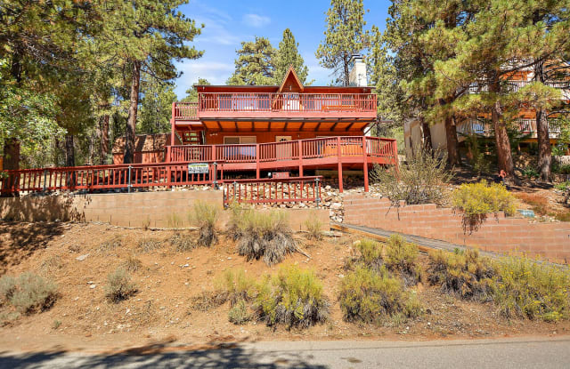 853 Menlo Dr - 853 Menlo Drive, Big Bear Lake, CA 92315