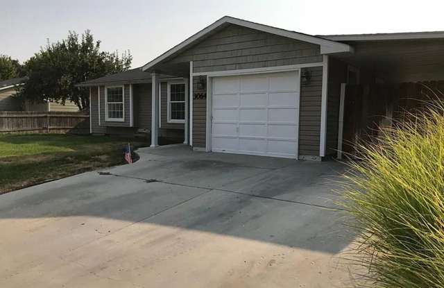 4 Bedroom close to the Village in Meridian Gallery 1