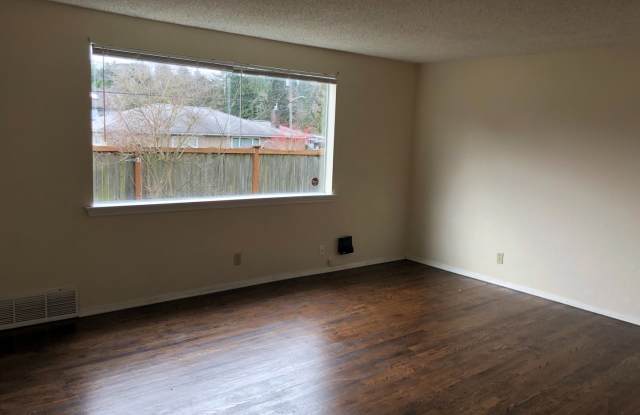 13505 17th Avenue Northeast Gallery 3