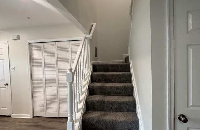 863 ENGLISH CHESTNUT COURT photos photos
