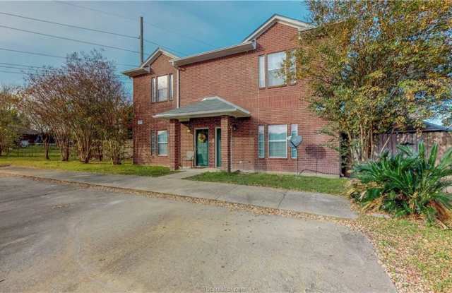1502 Maglothin Court Gallery 2