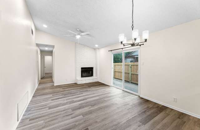 Tastefully Updated 3 bedroom 2 bath duplex Northeast San Antonio photos photos