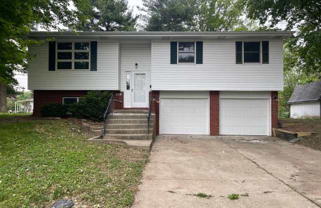 Charming 3 BR/ 2.5 BA home located in Chatham - 87 Greenleaf Court, Chatham, IL 62629