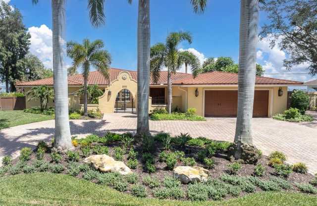 5810 BAHAMA SHORES Drive S Gallery 2