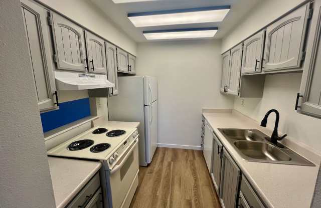 **$500 Move in Special**  Updated Spacious 1 bed/1 bath in Aurora photos photos