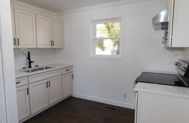 Like new 2 bed 1 bath home Gallery 3