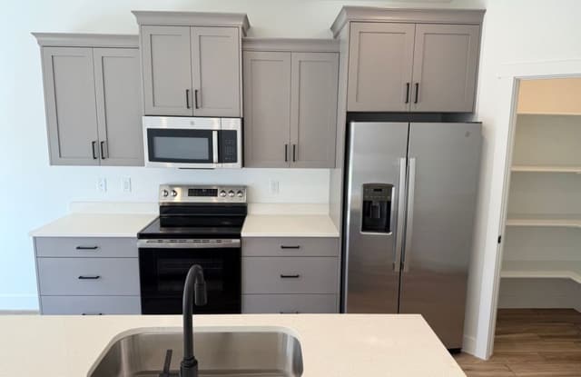 New Hurricane Heights Town Home- End Unit with Bigger Yard photos photos