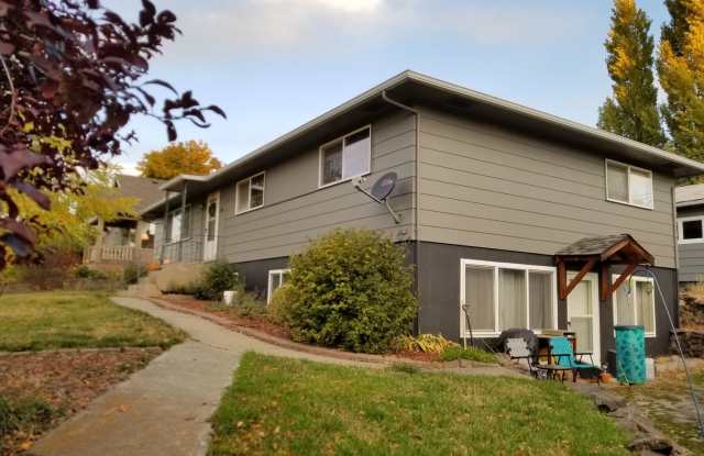 2 Bedroom, 1 Bath duplex on Military Hill! photos photos