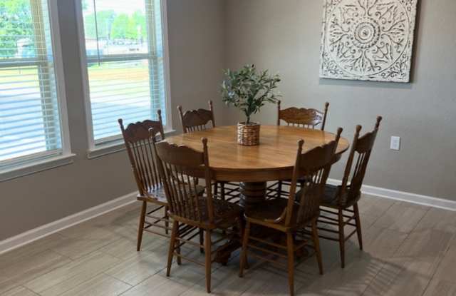 208 Oak Court Gallery 2