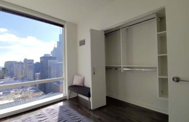 113 W Wacker Dr Gallery 4