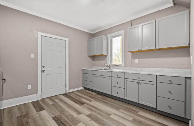 Stunning 3 bedroom home in Aliquippa available November 1! Gallery 4