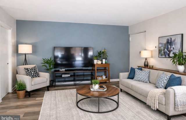 5540 KAREN ELAINE Drive Gallery 2