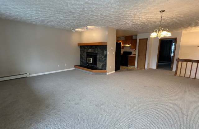 Beautifully maintained (3) bedroom, (2) bathroom townhouse you don't want to miss! photos photos