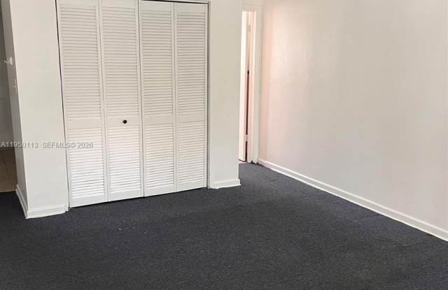 1946 NE 167th St photos photos