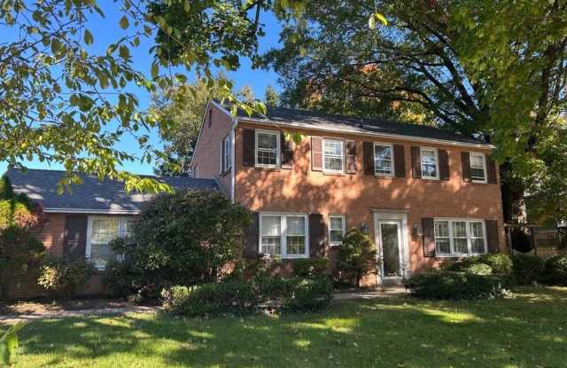 1129 W WYNNEWOOD ROAD Gallery 1