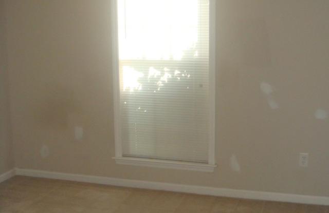 FOUR BEDROOM, TWO BATH IN HAHIRA Gallery 4