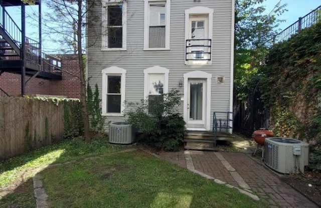 1317 W Roscoe Street photos photos