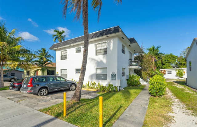 8315 NE Miami Ct photos photos