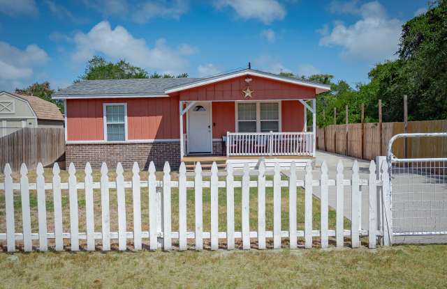 1131 S 8th St - 1131 South 8th Street, Aransas Pass, TX 78336