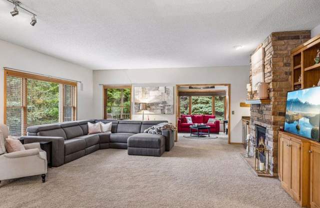 One-Level Luxury Townhome with Gourmet Kitchen, Large Primary Suite, Fireplace, Furnished or Unfurnished! Gallery 3